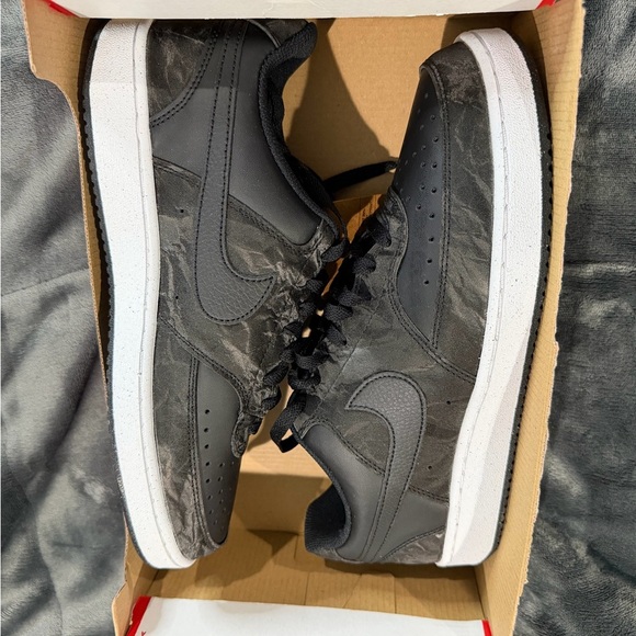 Nike Men's Black Sneakers - Picture 6 of 6